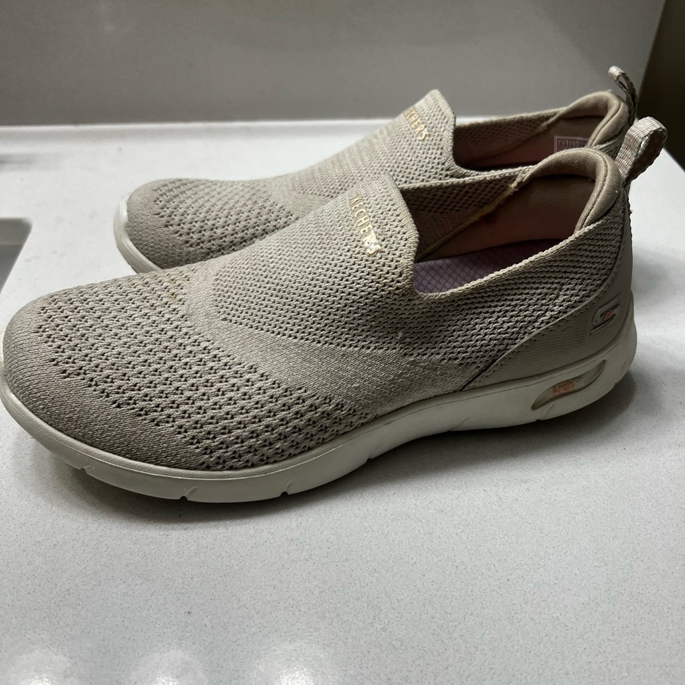 Skechers Women's Beige Stretch Air-Cooled Arch Fit slip on shoes